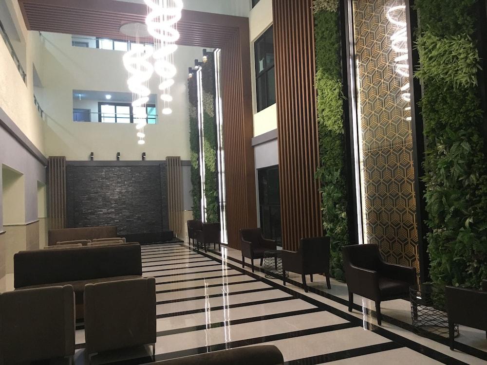 Dusit Grand View Hotel Pattaya